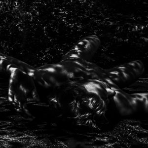 "untiteled 2" - Series: „addicted “, 2016,  Medium: digital, reanalog,1 on Ilford film, classic hand print on baryth-paper silver gelatin paper on alu dibond; wooden frame, Size: 100 x 150 cm / 39,37 x 59,05 inch, Edition: 1/1, unique work